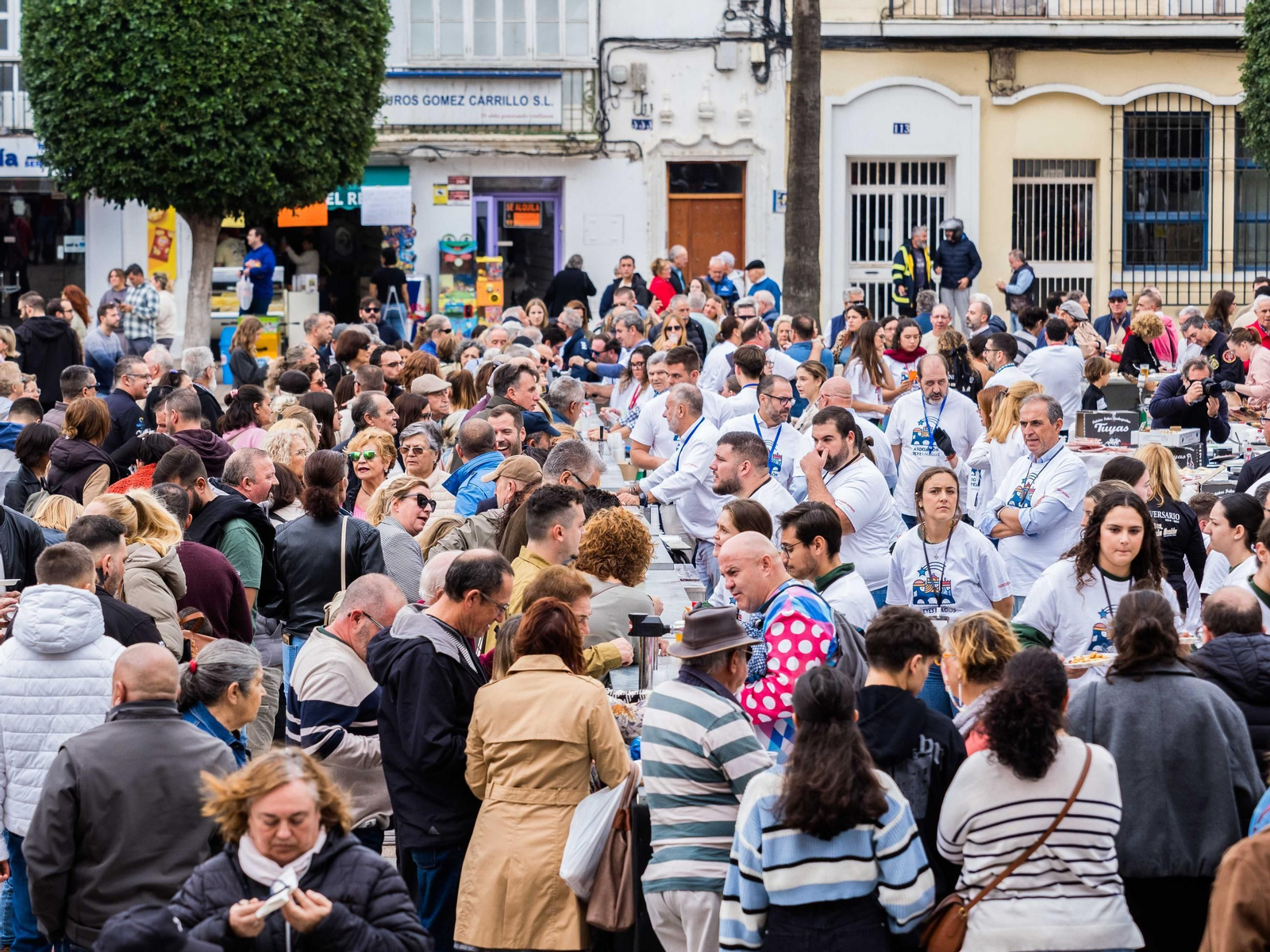 Feria Solidaria de Cortadores de Jamón en la plaza del Rey, en San Fernando