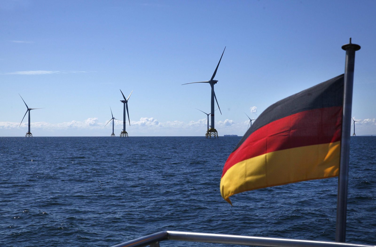 Puerto Real, presente en la estación eólico marina Wikinger