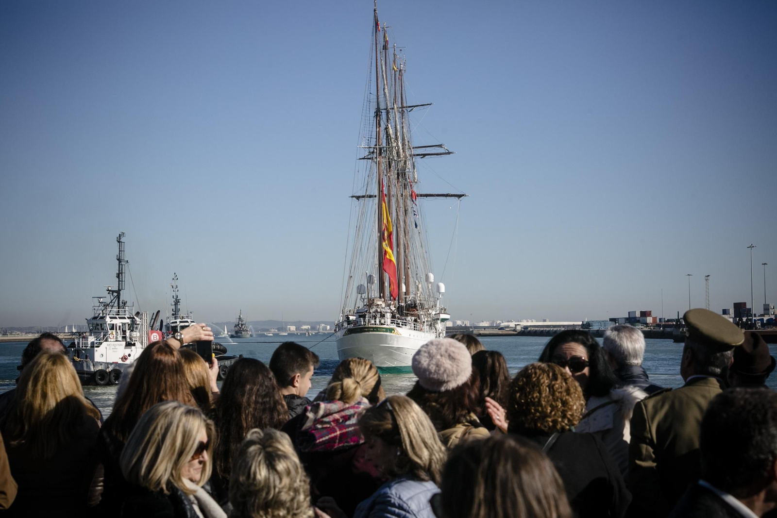 Elcano inicia su XCI crucero de instrucción en Cádiz