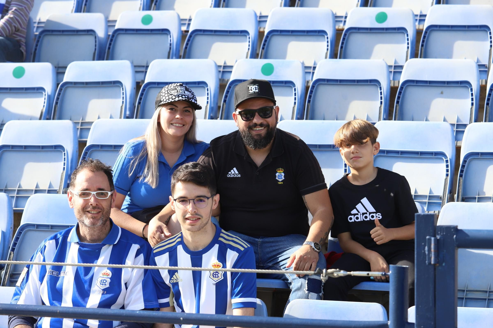 Imágenes del gran ambiente en el Nuevo Colombino para ver el  Recre-Burgos