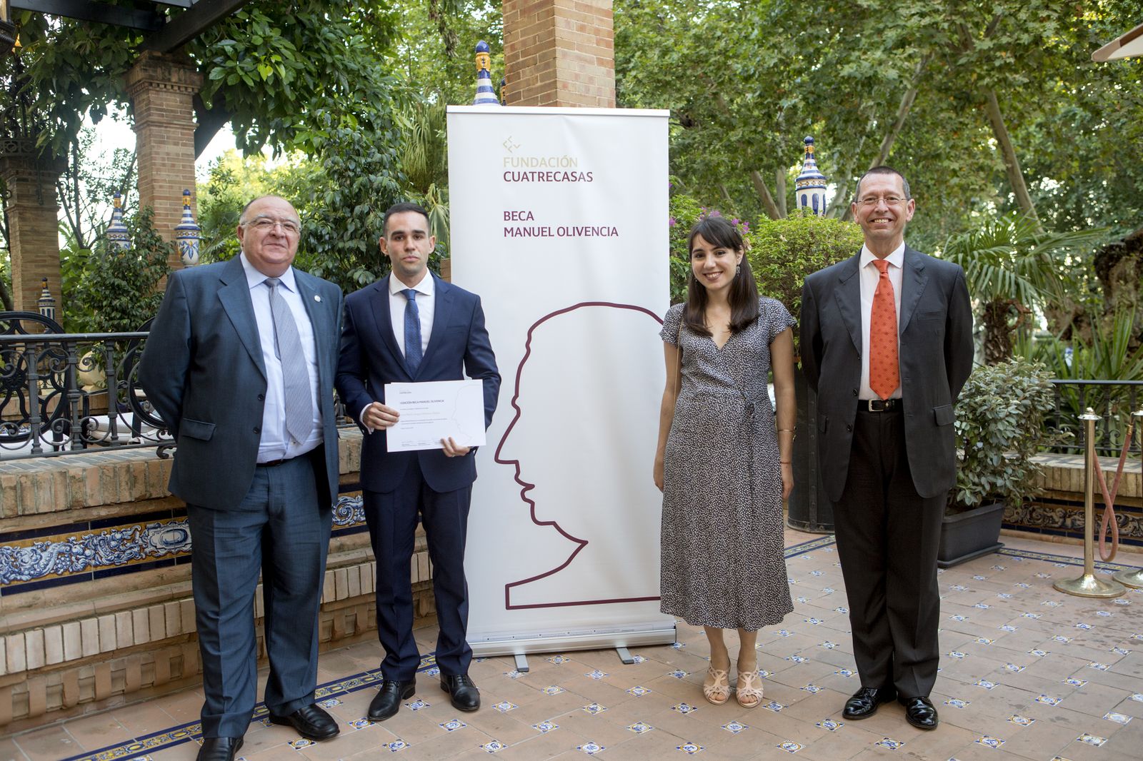 Las imágenes de la entrega de la Beca Manuel Olivencia