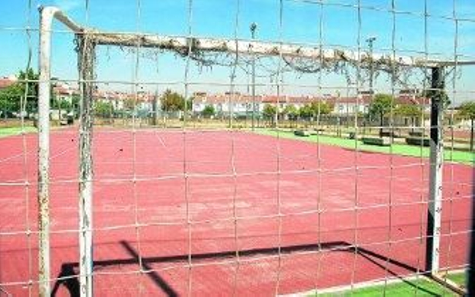 El complejo deportivo de El Pinar La Pita cumple tres años cerrado