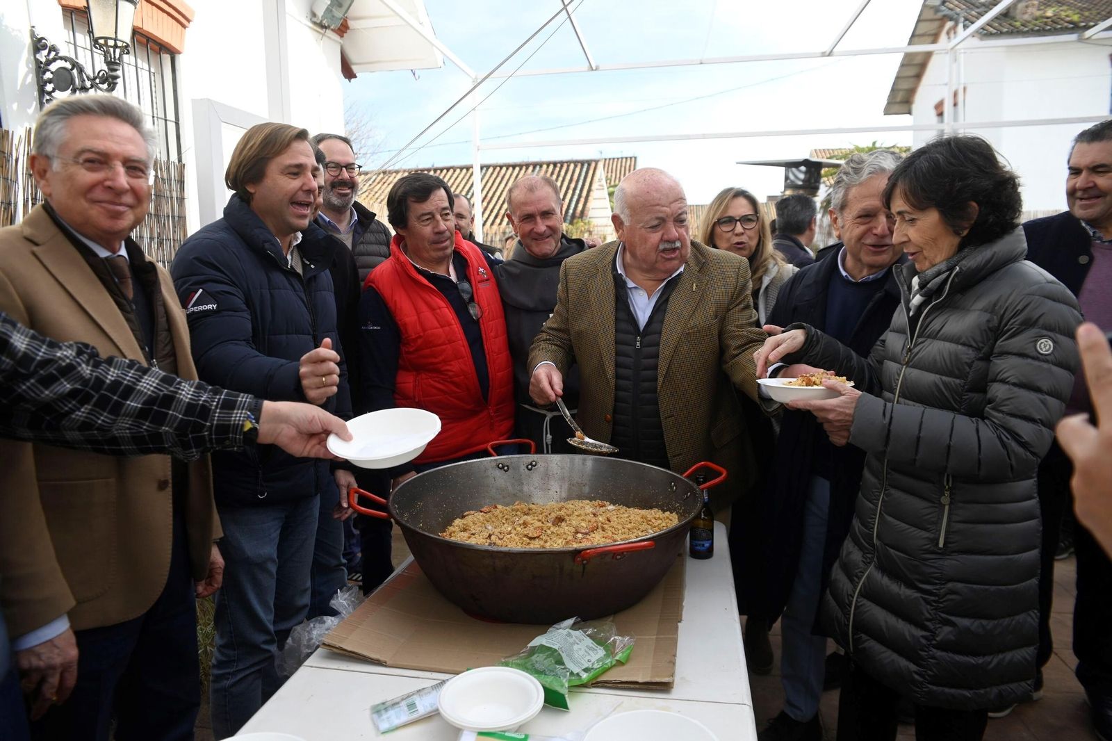 Las migas de la Cruz Blanca, en imágenes