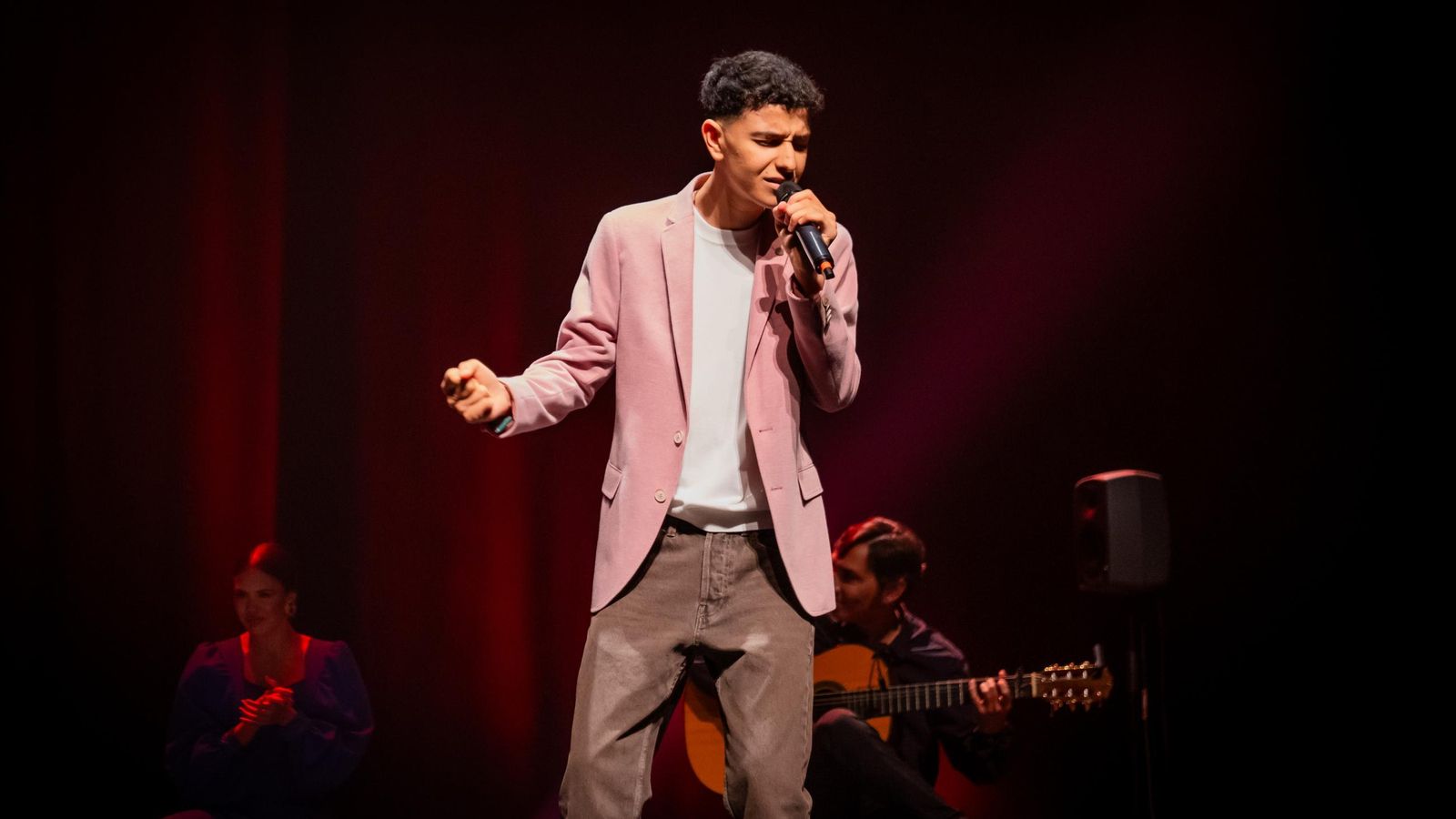 Juan Alonso vive la música con pasión y lo demostró en Roquetas.