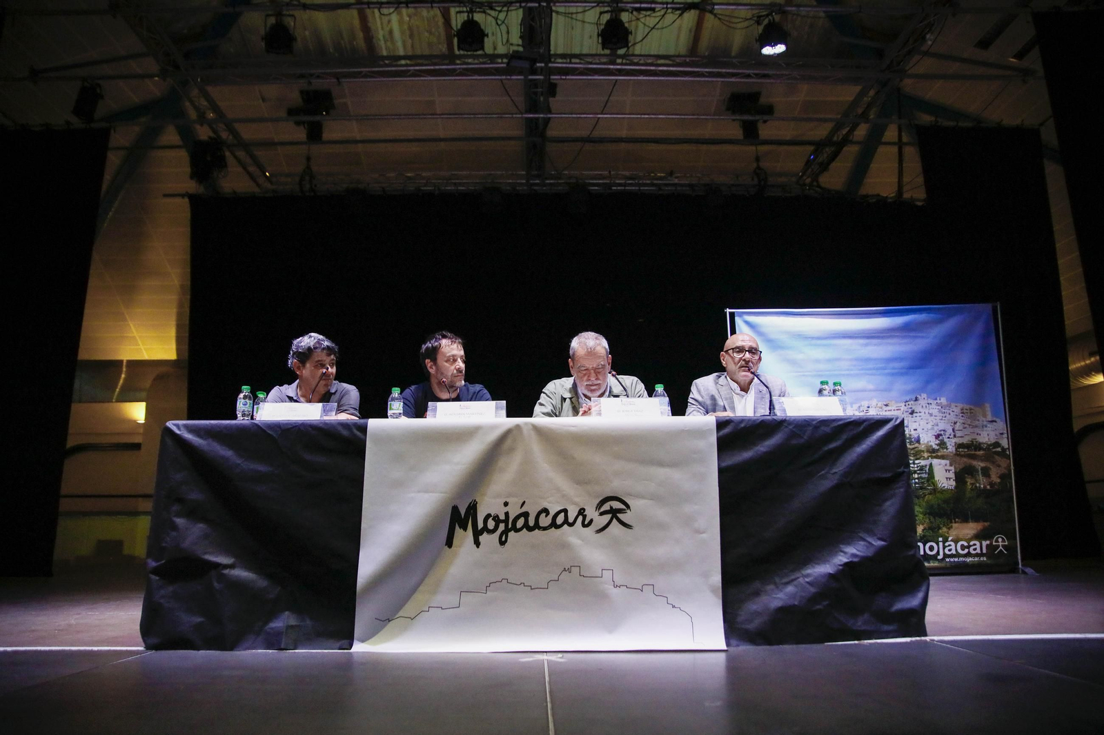 Las imágenes de la presentación del libro "El Clan" de Carmen Mola en Mojácar