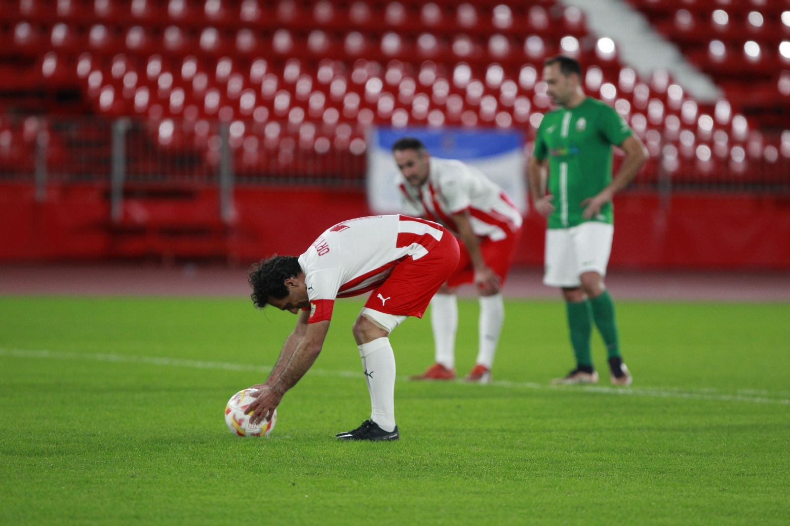 Imágenes del partido homenaje al 'eterno' capitán de la U.D. Almería, José Ortiz