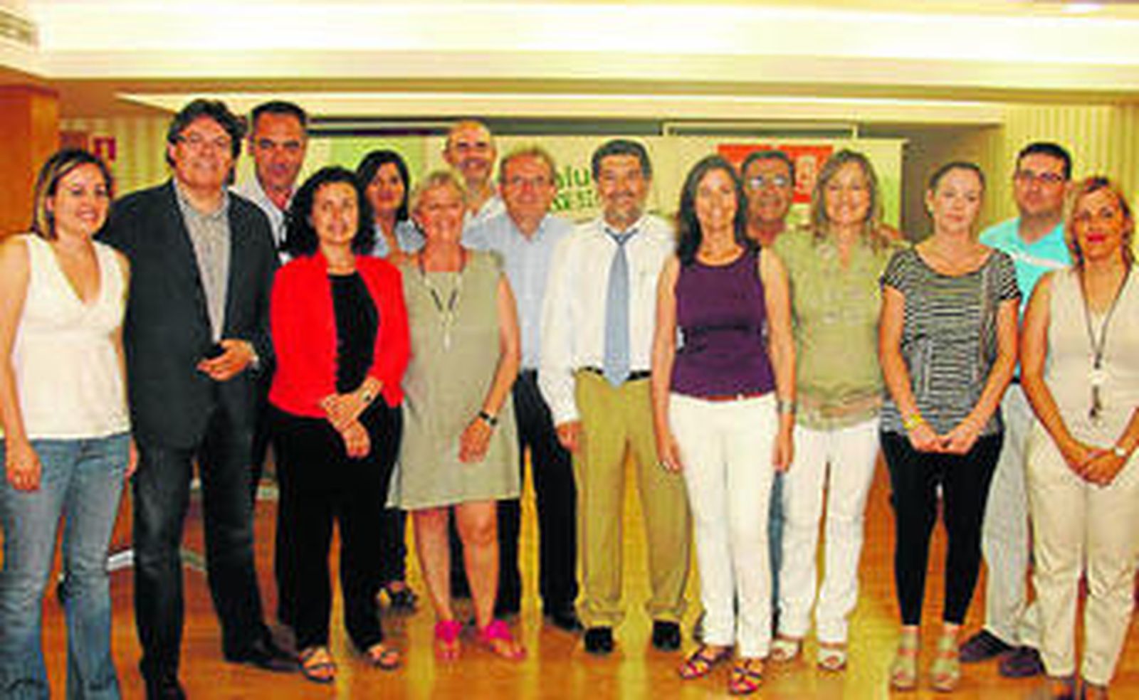 La gestora junto a los diputados provinciales del PSOE.