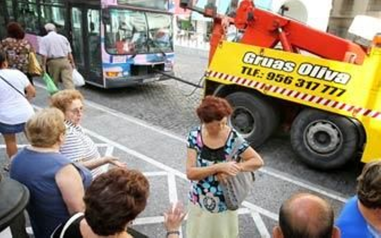 Otro atasco por una avería de un camión de Urbaser