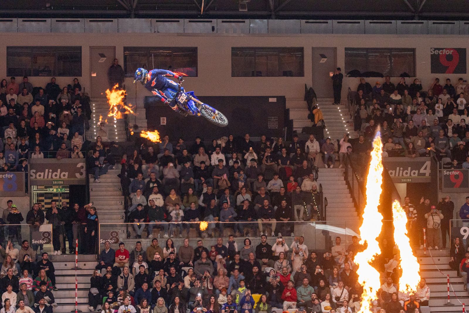 En imágenes: el Olivo Arena vibra con piruetas y motor en estado puro en el Soloflow Freestyle (1)