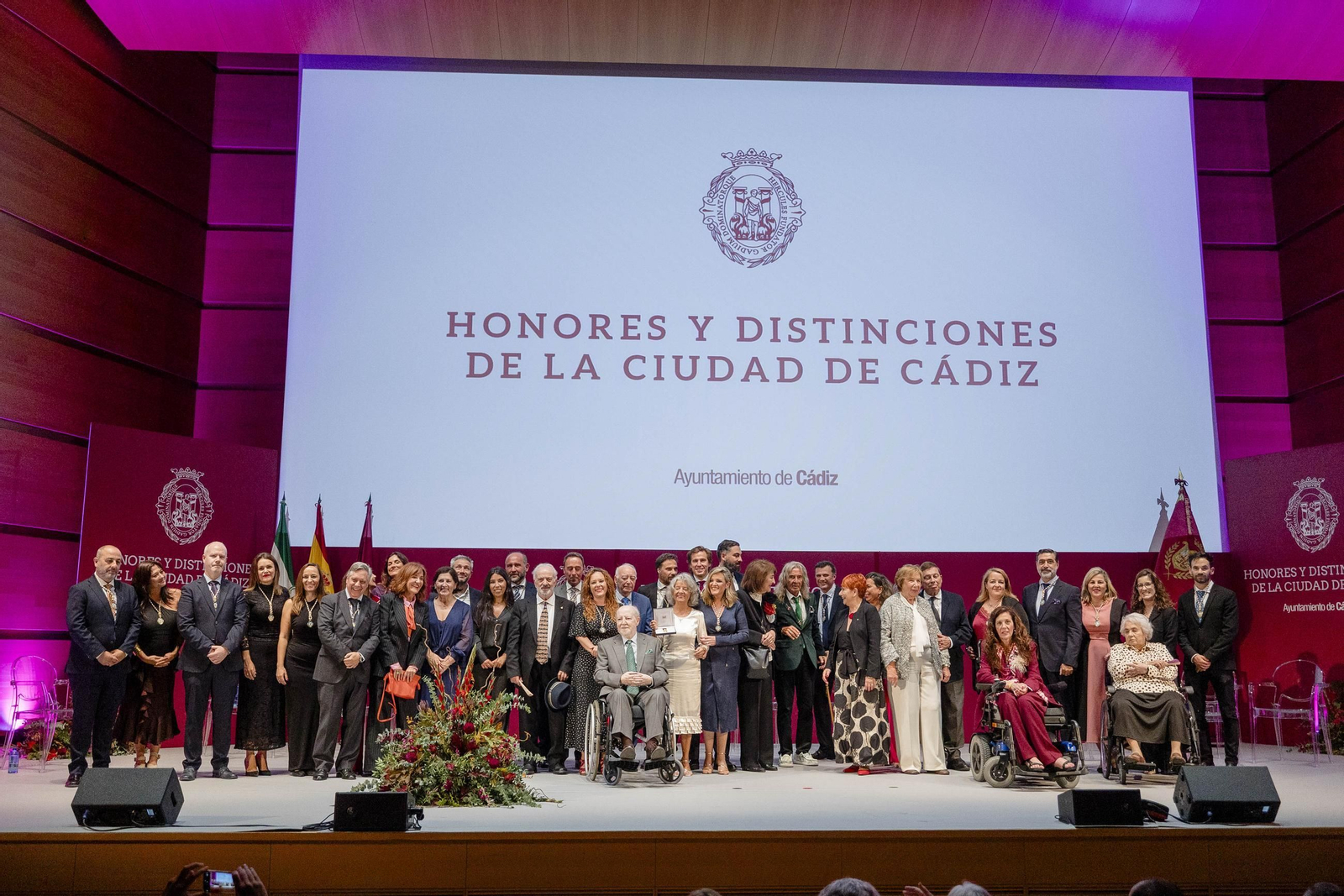 Las imágenes del acto de entrega de los títulos de hijos predilectos y adoptivos y de las medallas de oro de la ciudad.