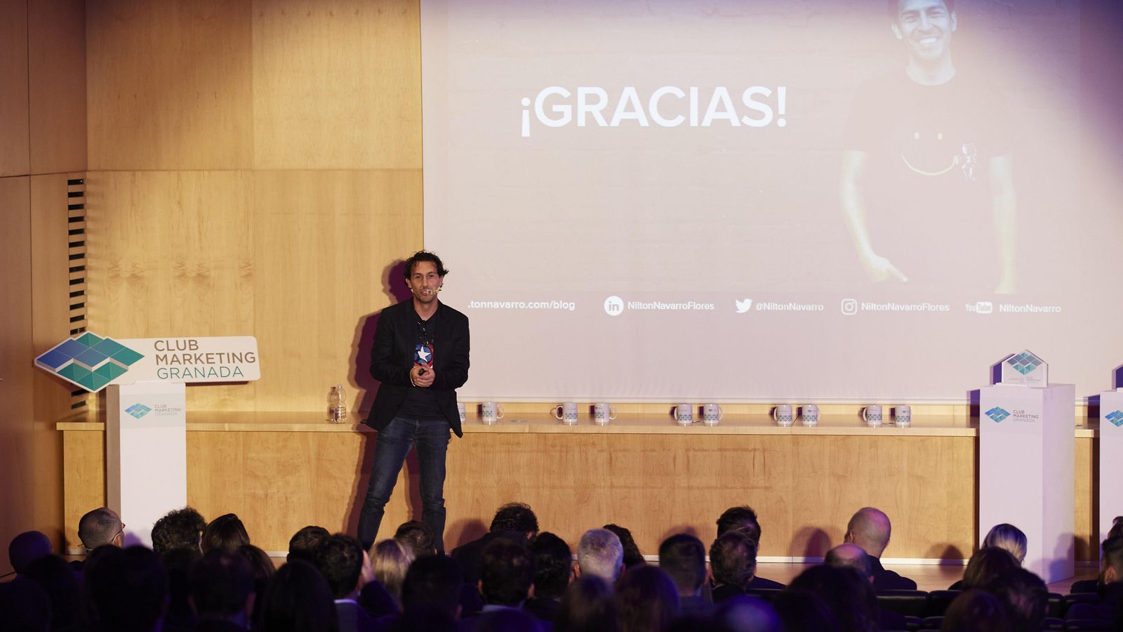 Nilton Navarro ofreció una charla a todos los integrantes del Club de Marketing de Granada.