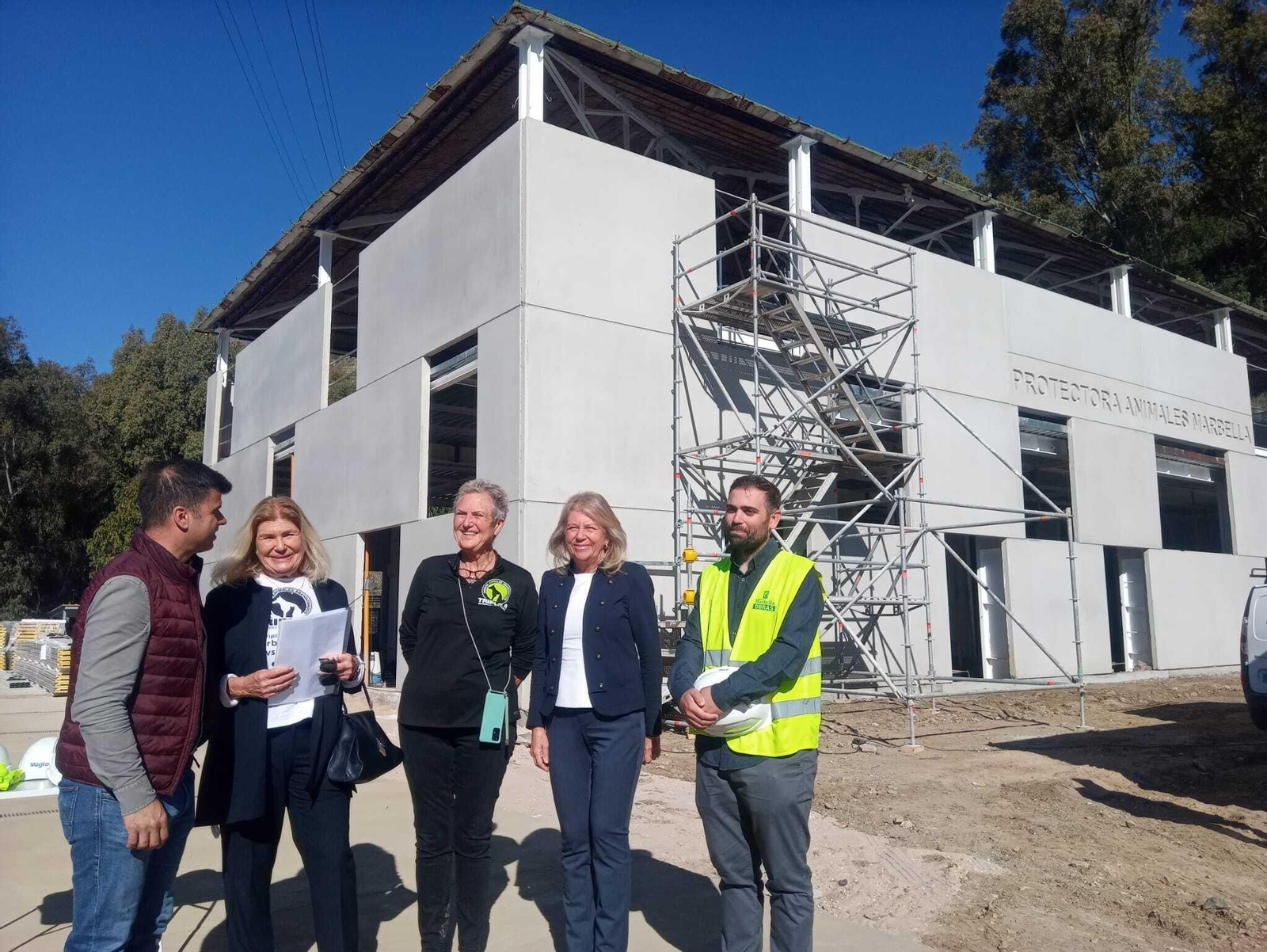 La visita institucional a las nuevas instalaciones de la Triple A.