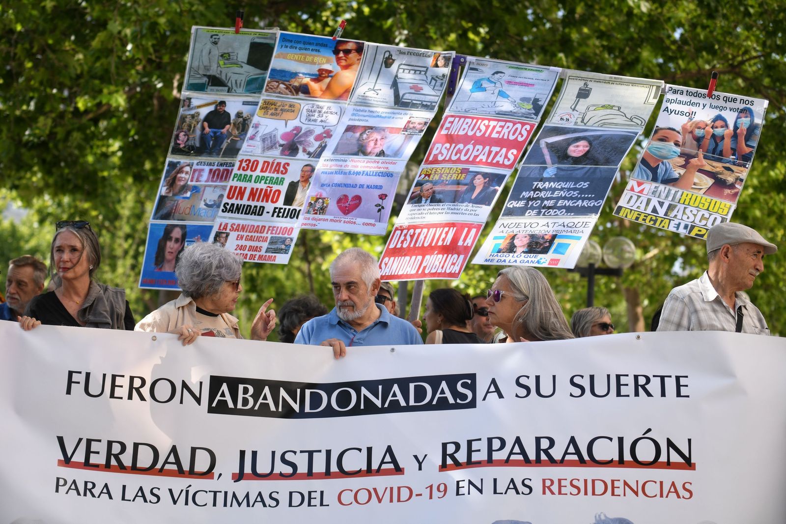 Concentración contra el maltrato a las personas mayores frente a los juzgados de Plaza de Castilla, en Madrid.