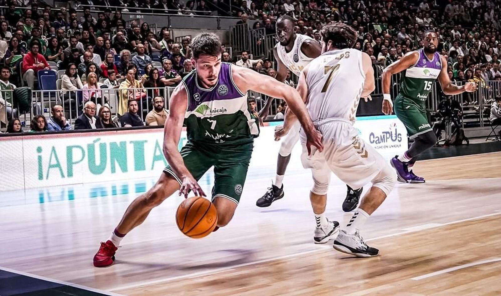 Jonathan Barreiro, ante el UCAM Murcia.