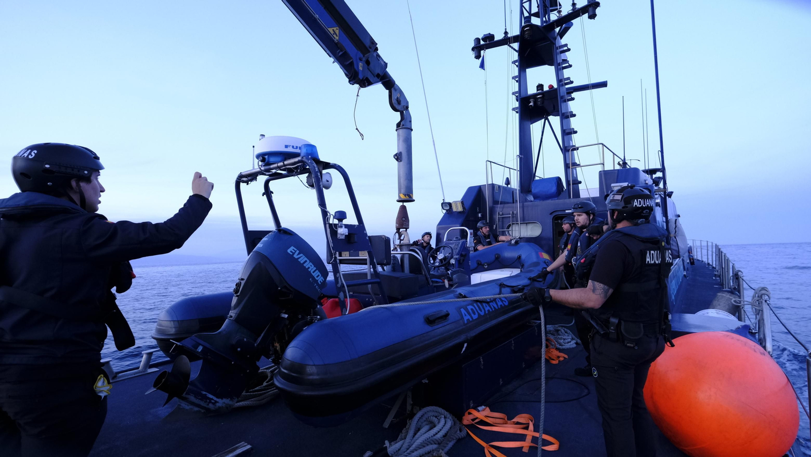 Imágenes de la vigilancia de la Agencia Tributaria en el mar