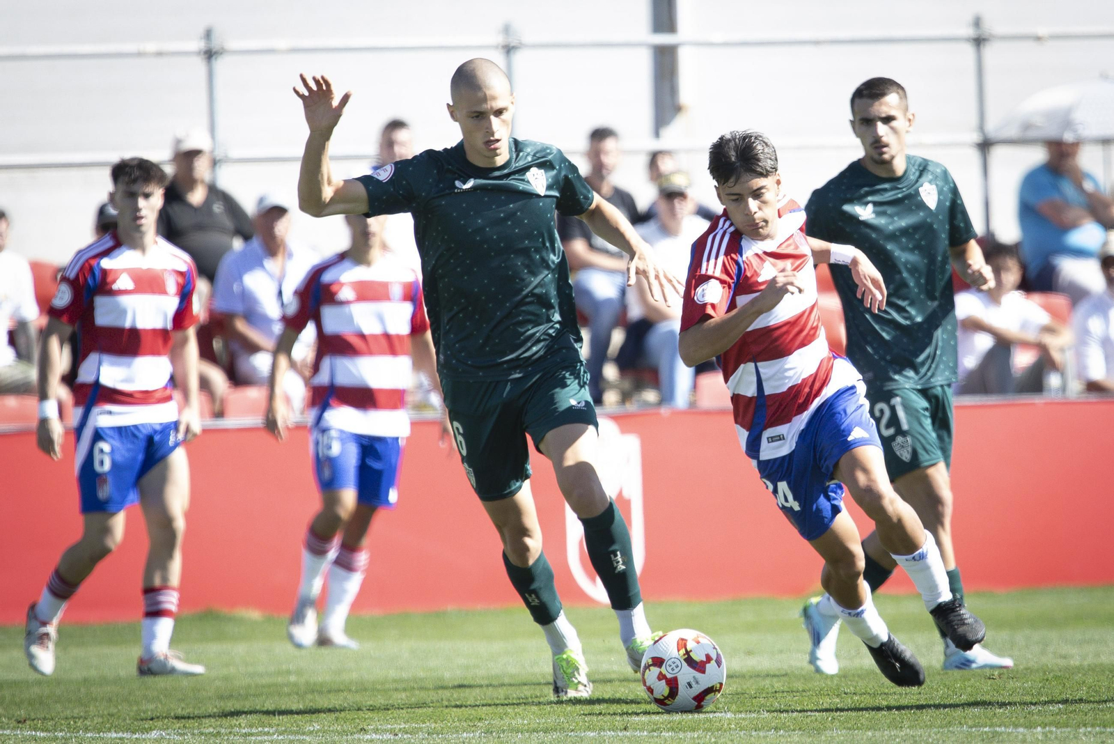 Ataque del Recreativo en el partido ante el Almería B Ataque del Recreativo en el partido ante el Almería B