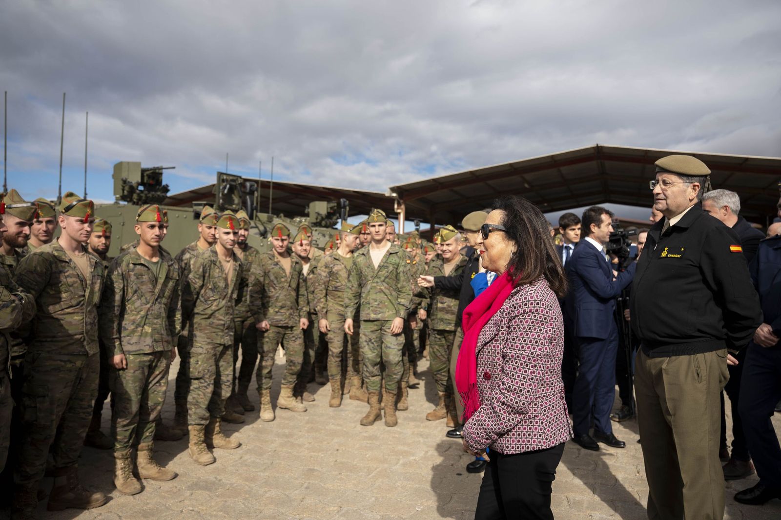 Margarita Robles entrega en Viator los primeros vehículos 8x8 ‘Dragón’ al Ejército de Tierra