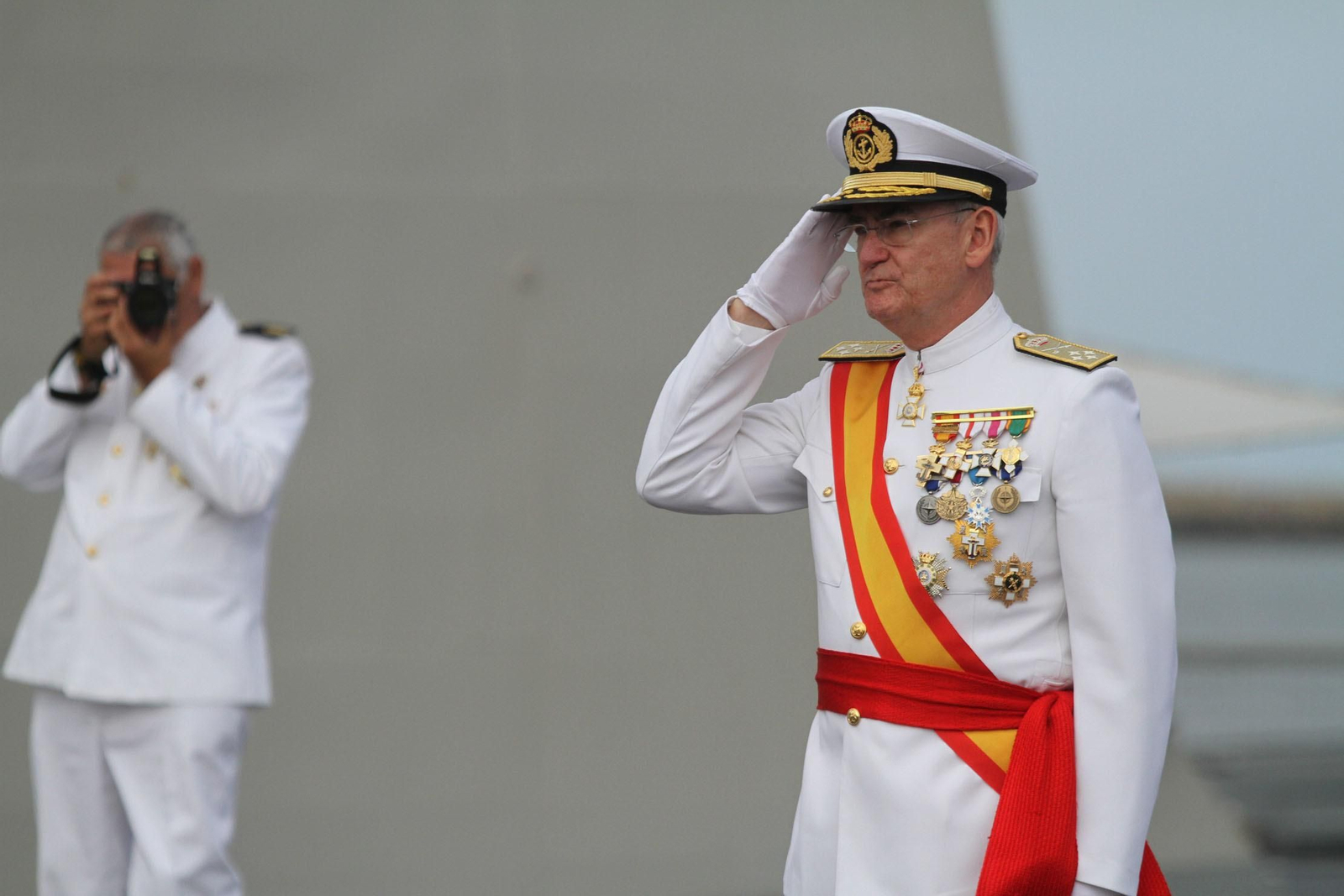 Entrega de la bandera de combate a la fragata Cristobal Colón