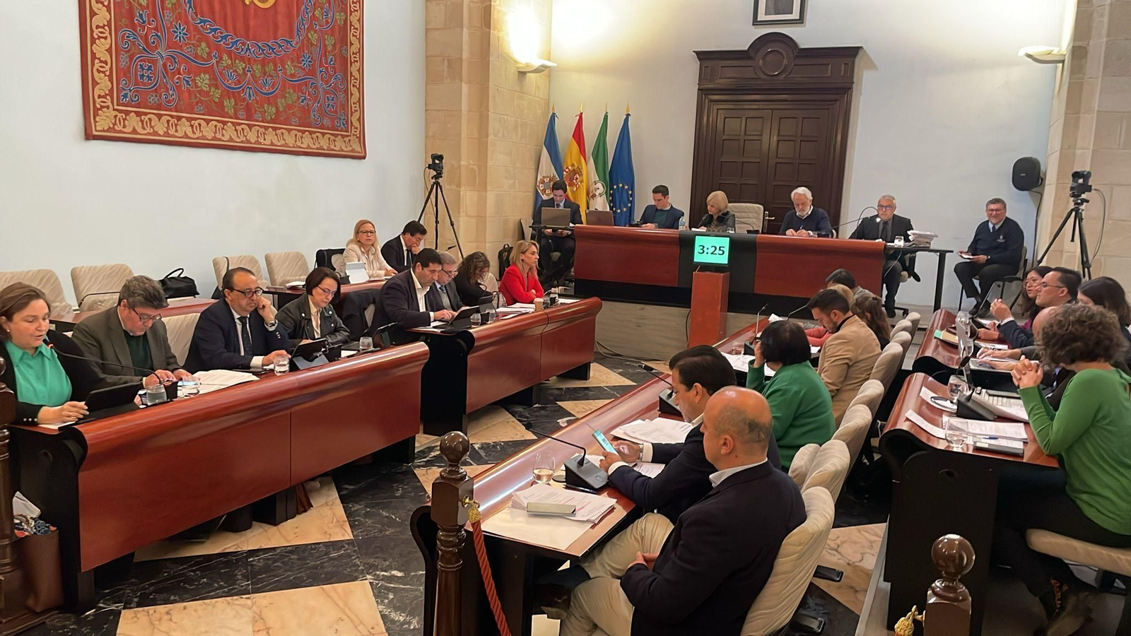 Los miembros de la Corporación jerezana durante el pleno municipal.