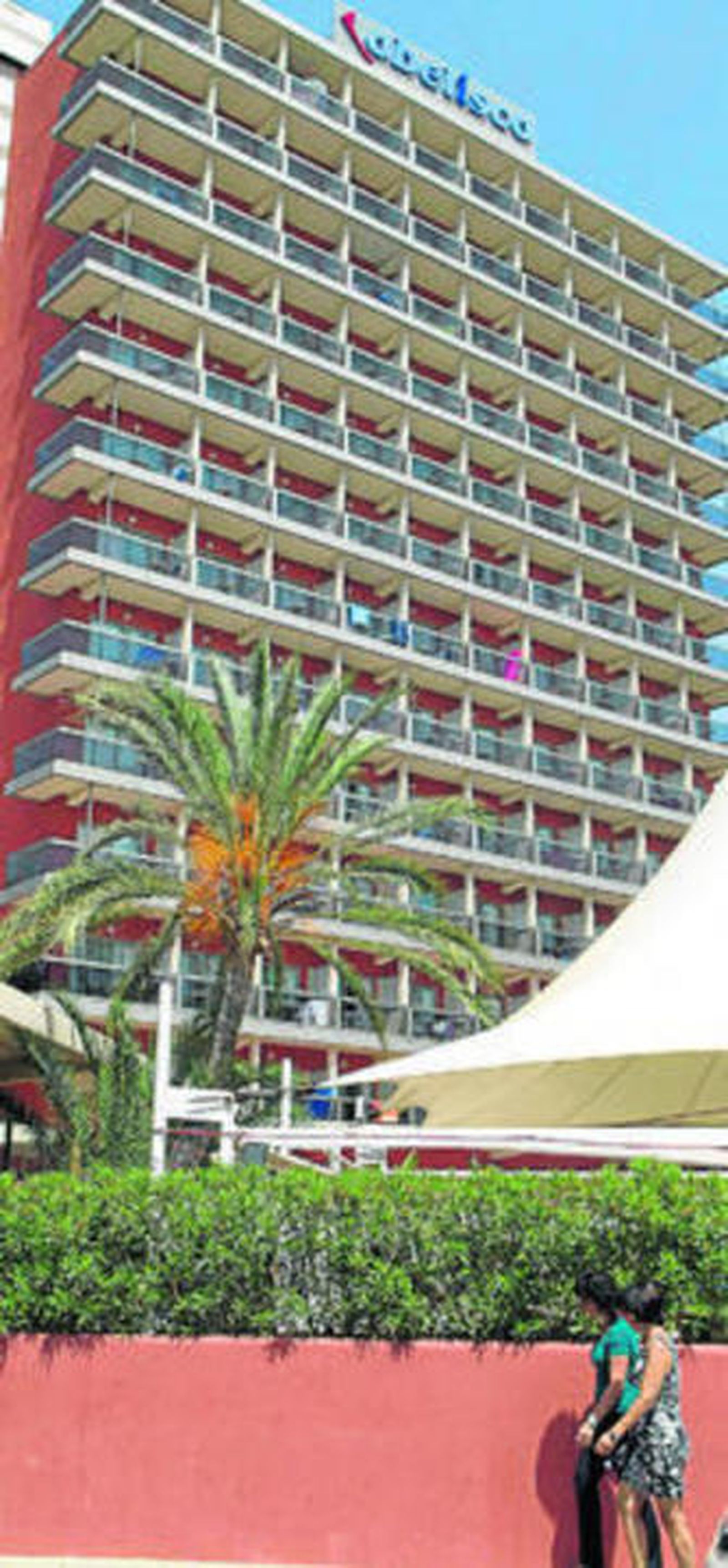 Hotel de Palma en el que un joven austriaco se precipitó desde el balcón.