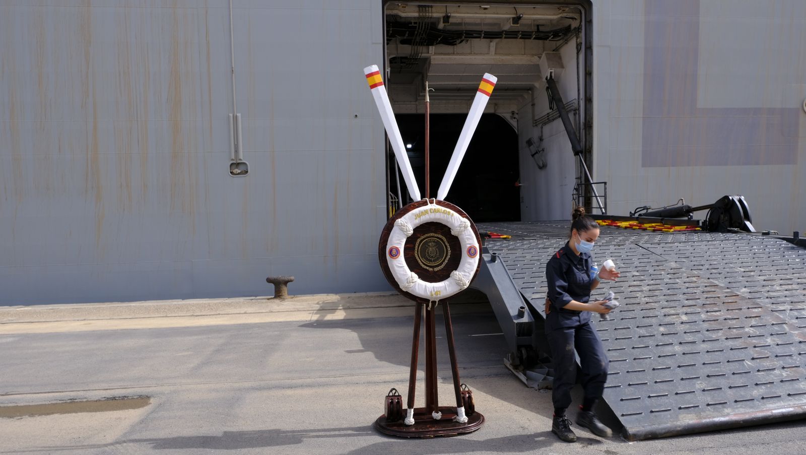 Fotogalería de la visita al portaaviones Juan Carlos I. Puerto de Almería.