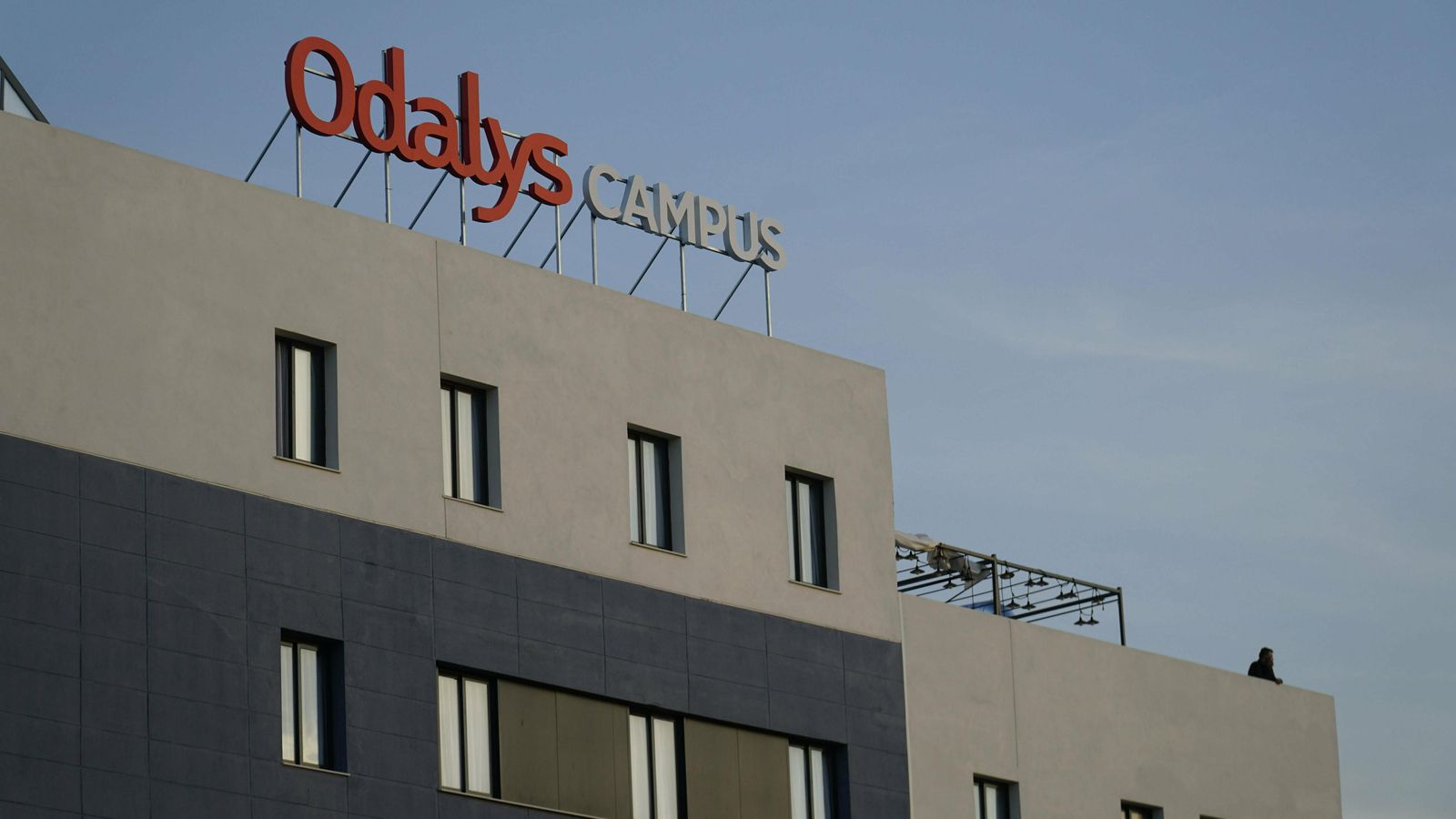 Cartel de la residencia.