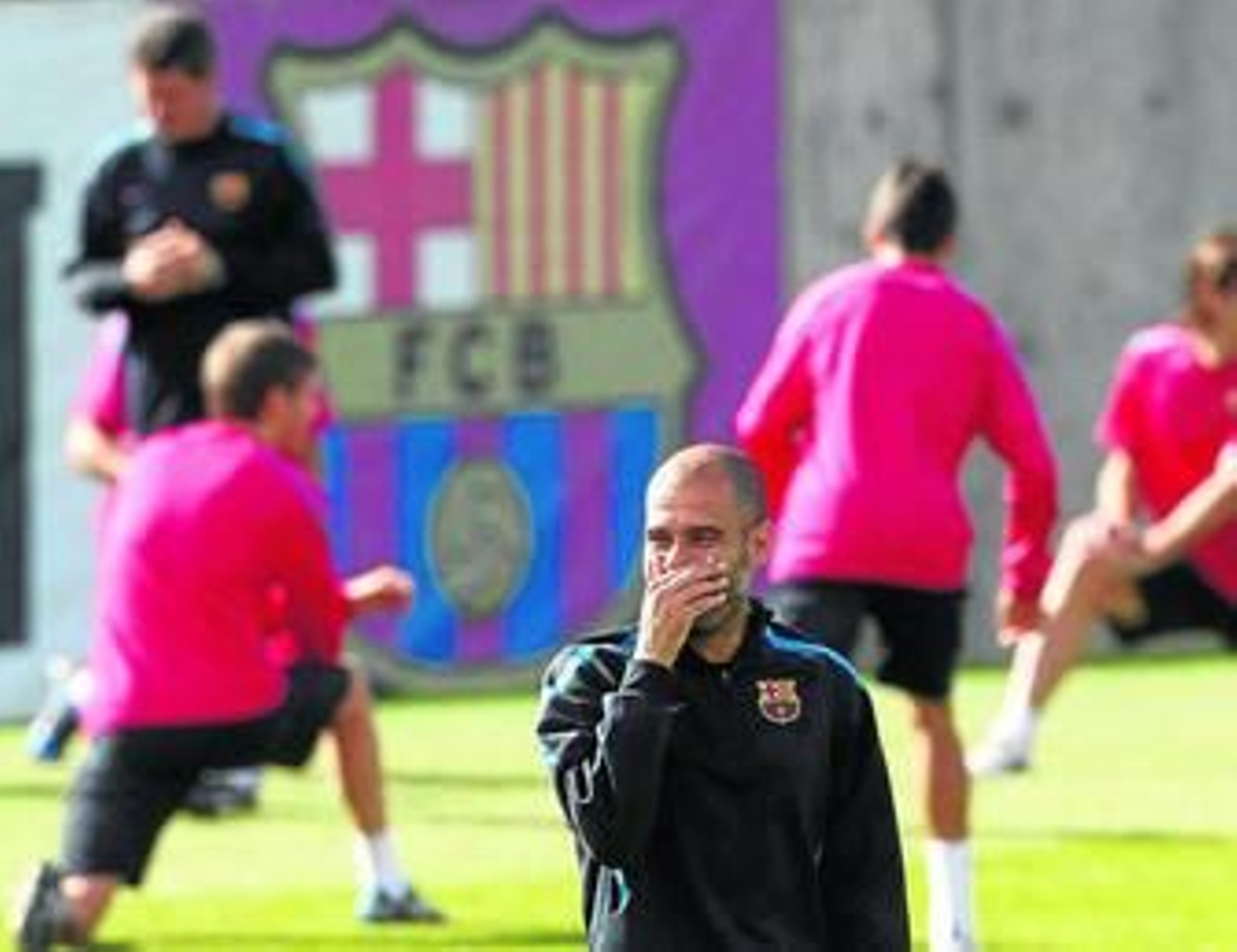 Guardiola mantiene en secreto el once que opondrá hoy al conjunto bético.