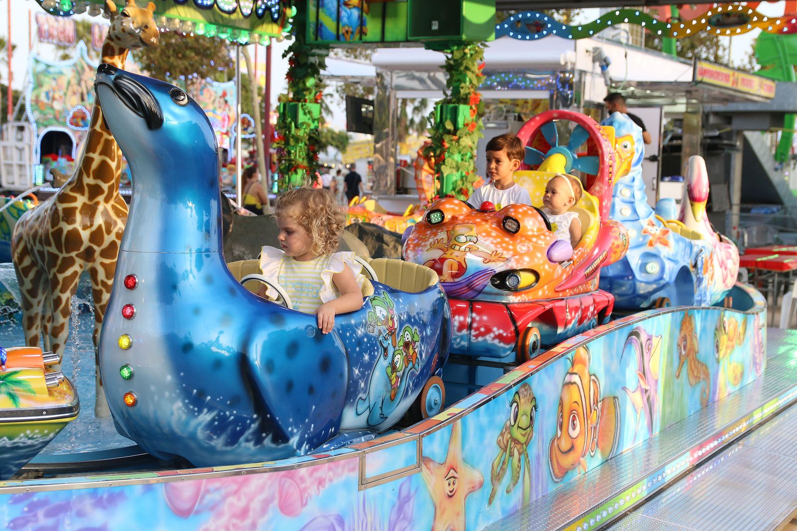 Primer día de cacharricos en una reducida Feria de Almería 2021