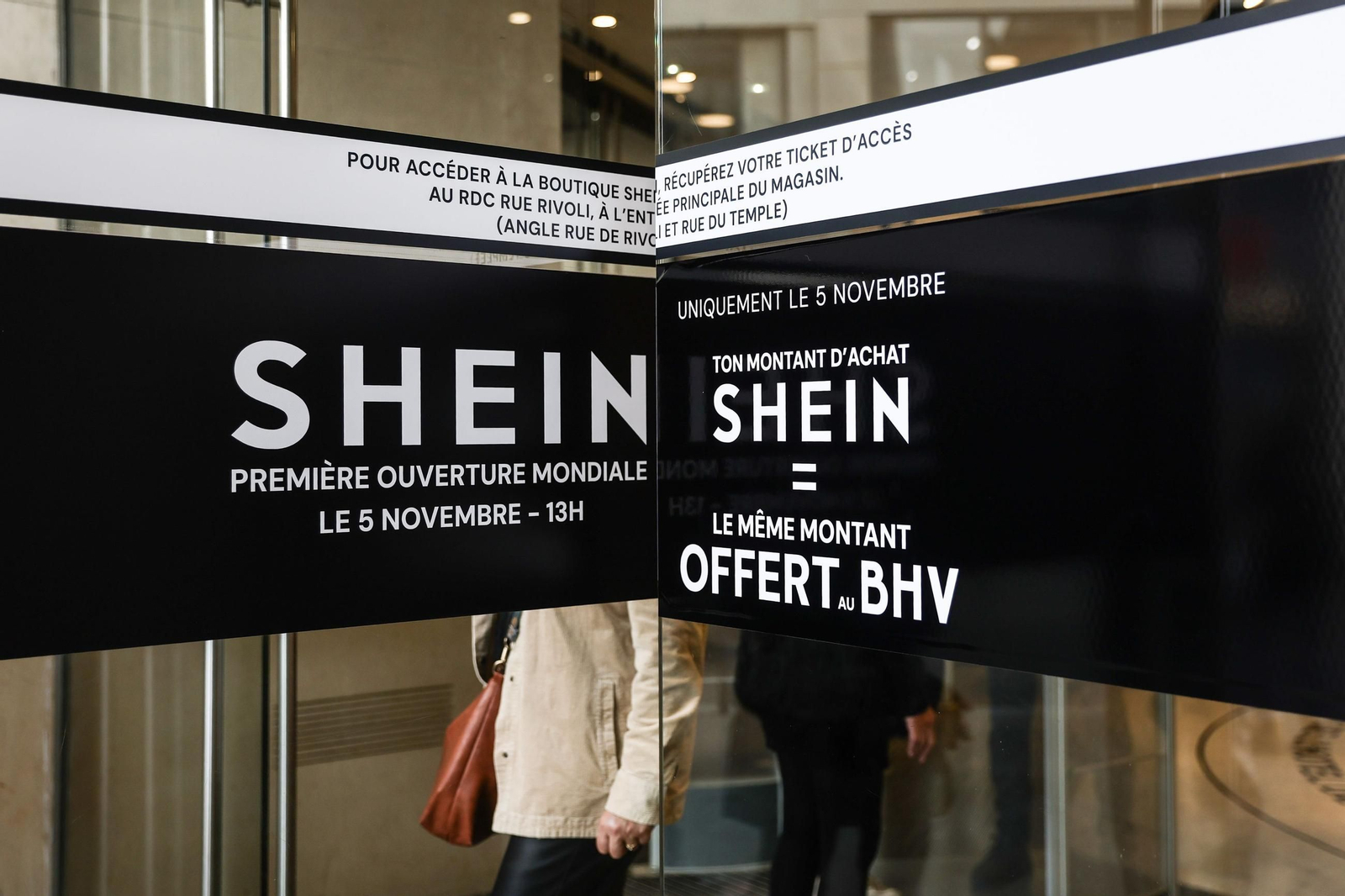Shein abre su primera tienda física en París en medio de la controversia por las muñecas sexuales con apariencia infantil.