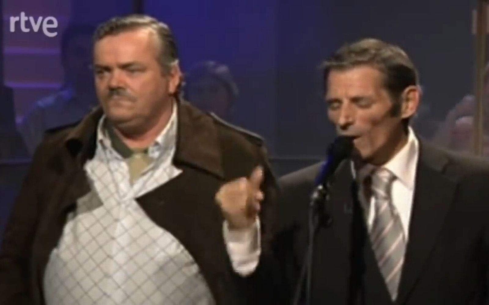 Tito Triana declama junto a El Risitas en 'El Loco de la Colina', en una captura de una entrega en TVE