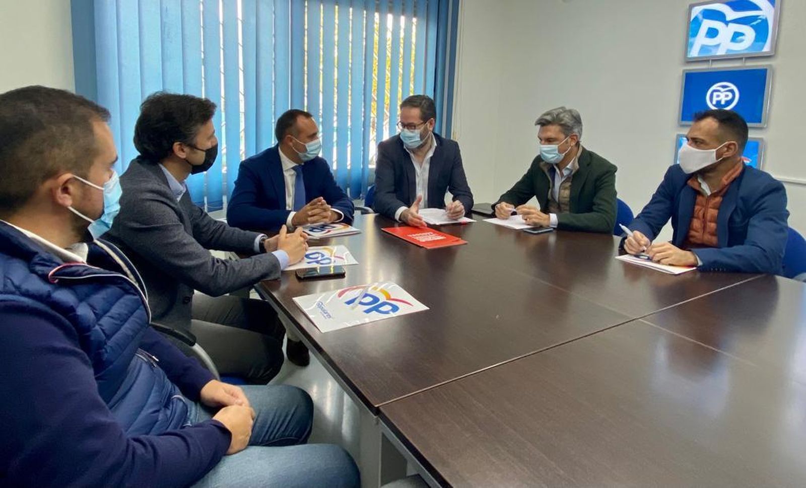 Reunión mantenida entre los equipos de trabajo del PP de Córdoba y Granada para convertir la N-432 en autovía
