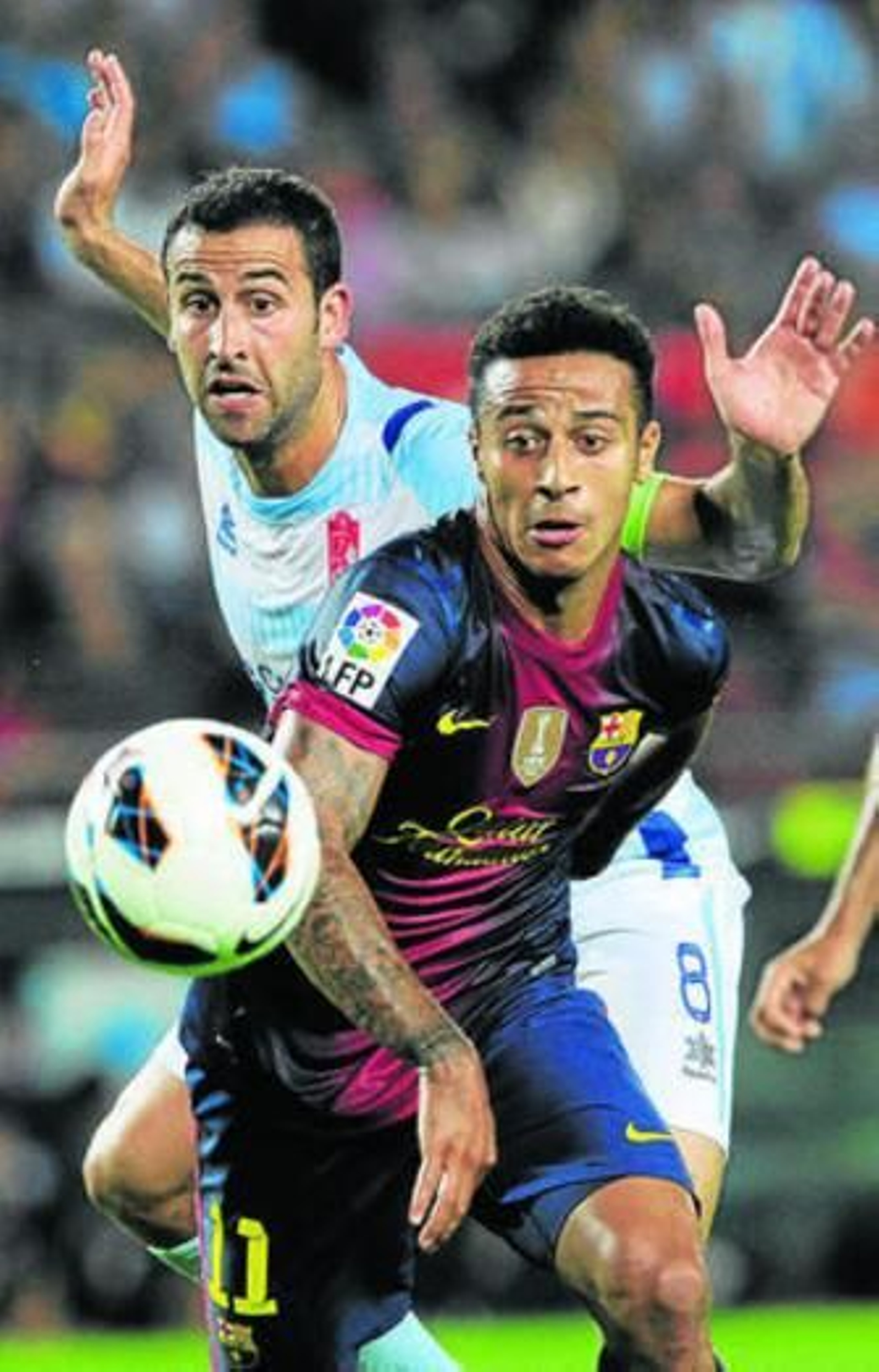 Thiago, en una acción que superó a Íñigo López.