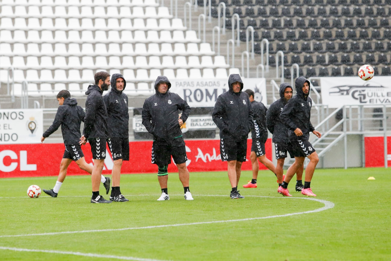 Las fotos del primer entrenamiento de Javi Moreno al frente de la Balona en La Línea