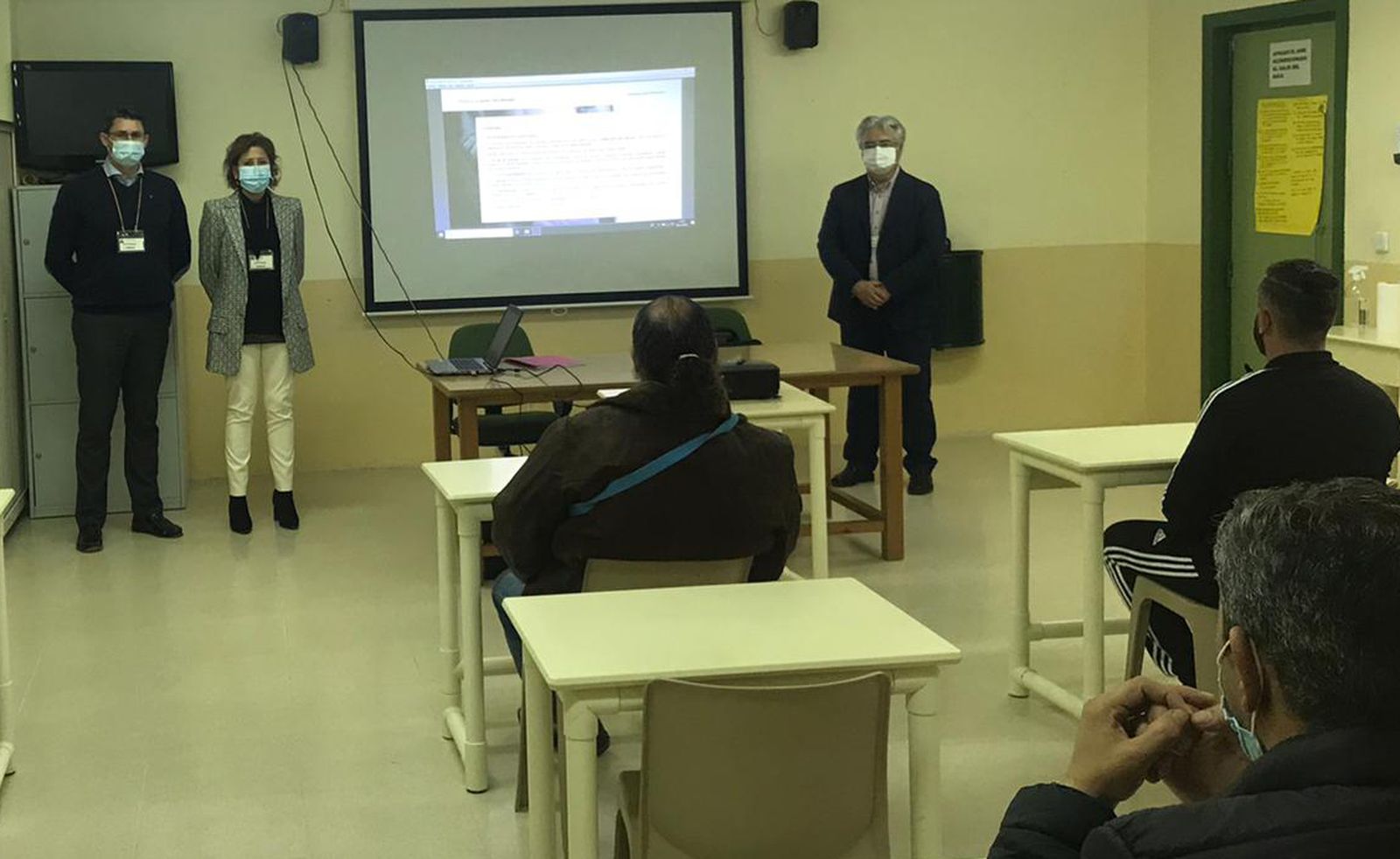 Internos de Sevilla-II participan en el programa "Finanzas para Mortales"