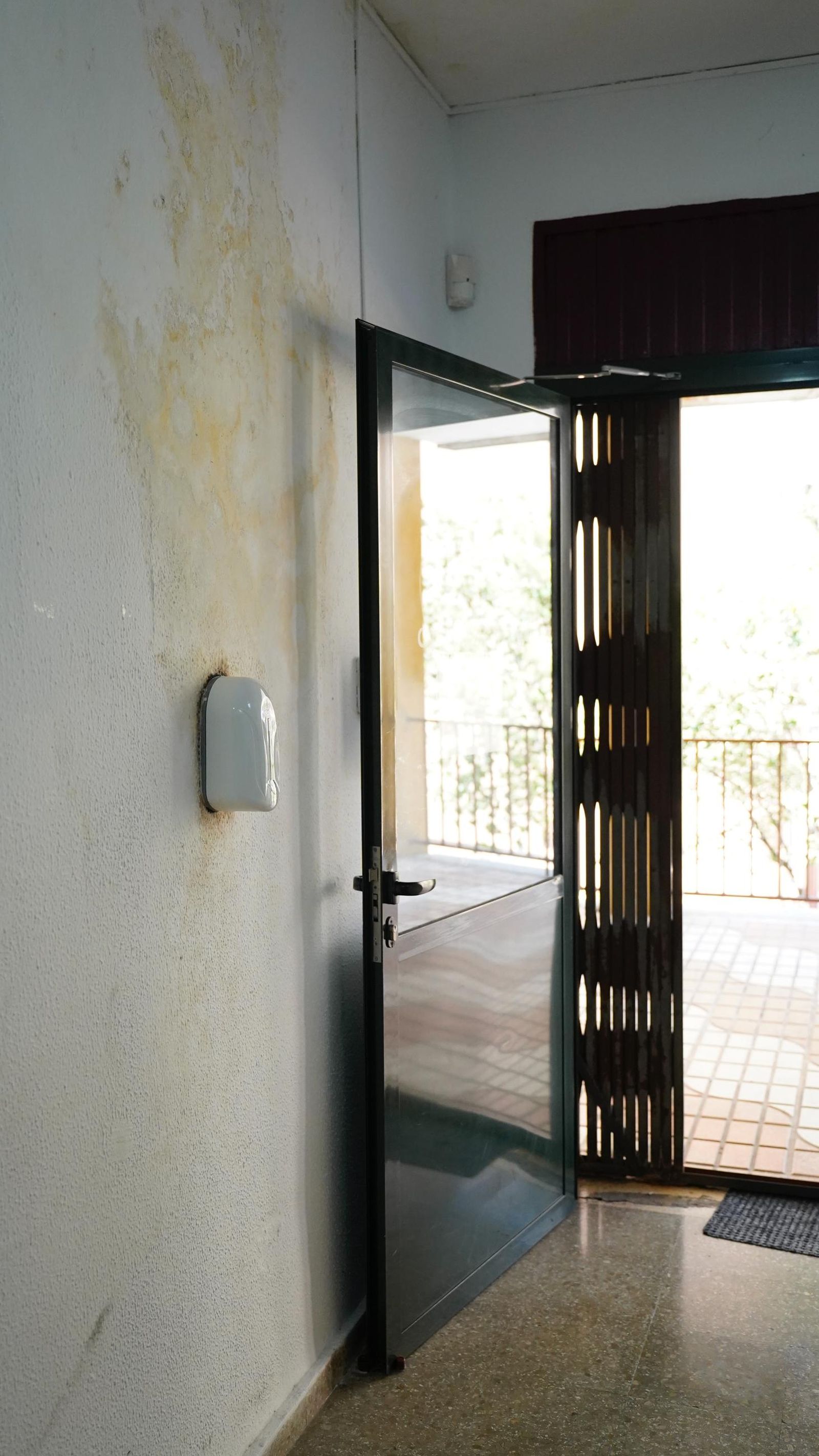 Así es la dejadez en el Centro Cívico de la reconquista.