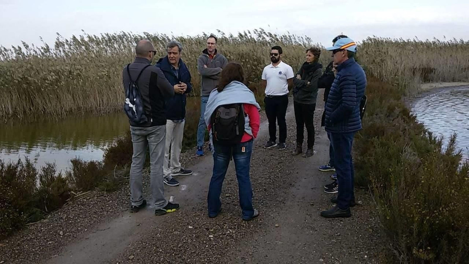 Participantes en las jornadas, durante una de las visitas al paraje natural.