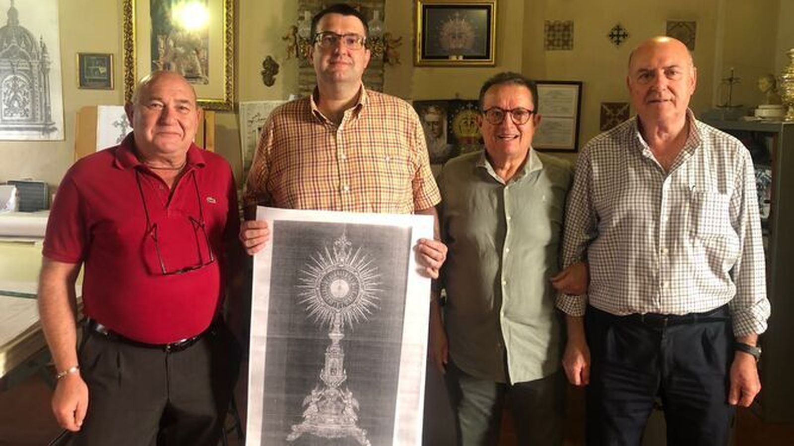 Entrega del boceto a los Hermanos Delgado el pasado mes de octubre