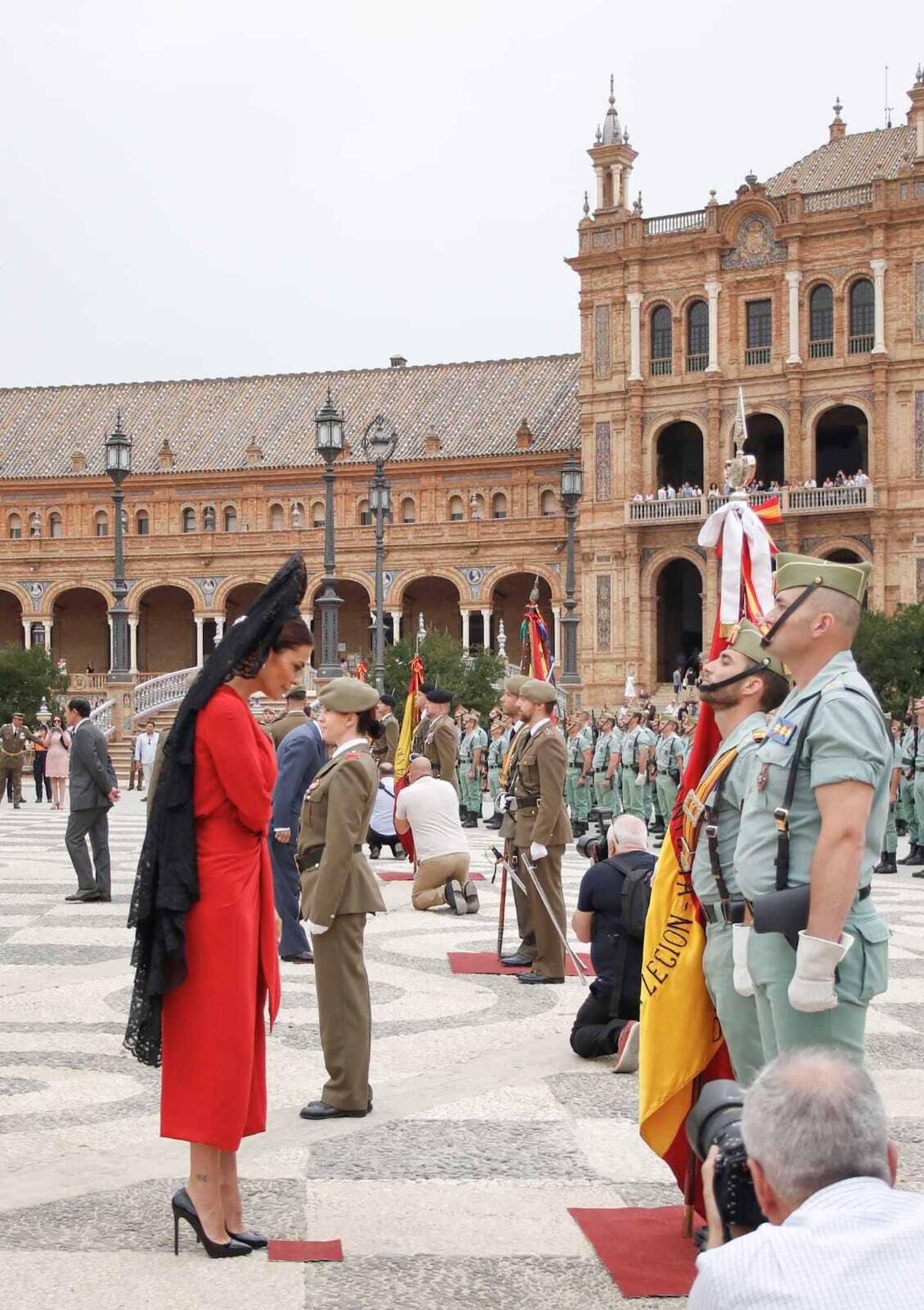 Momento en el que jura bandera la sevillana María José Suarez.