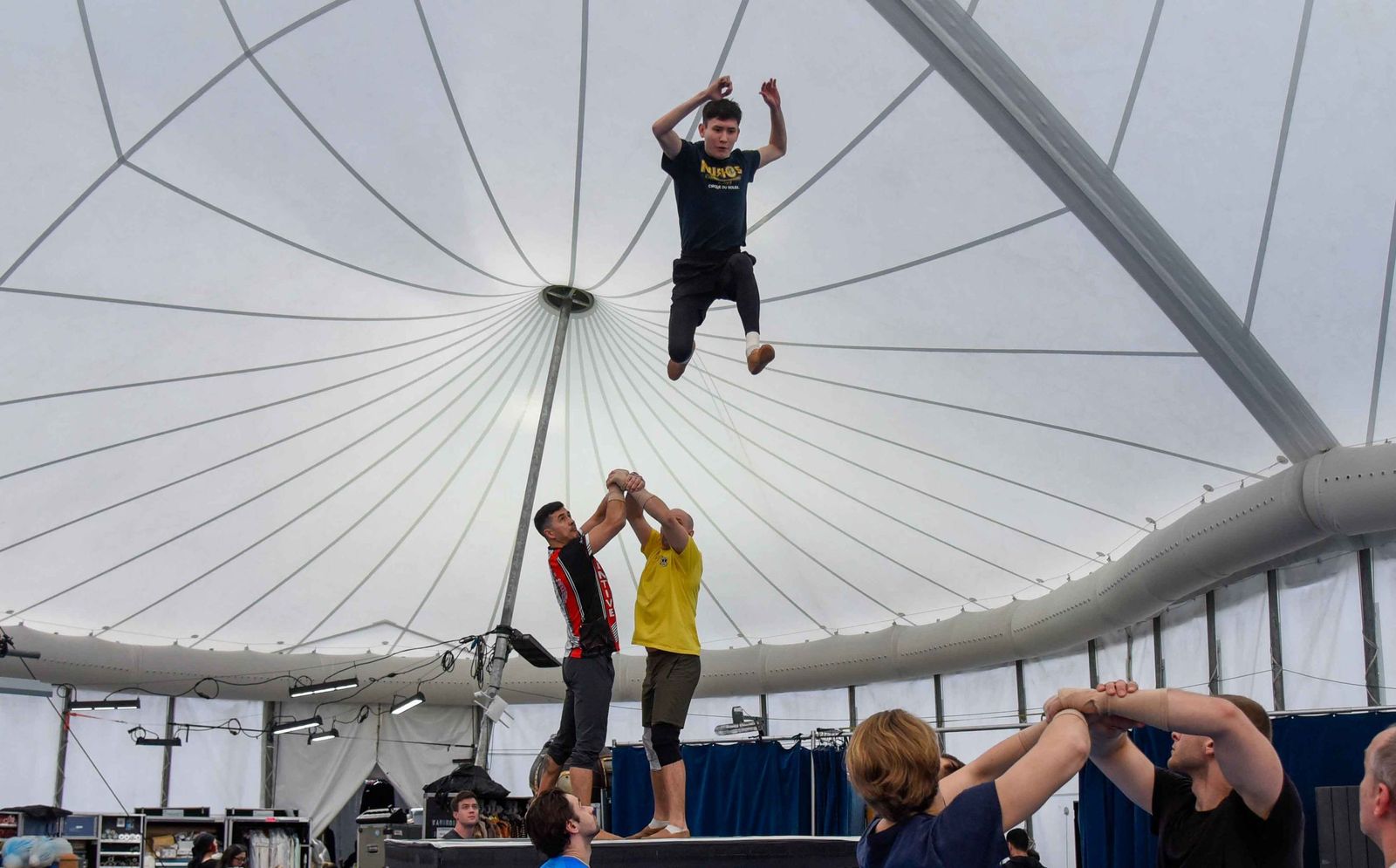 Ensayos y preparativos para el estreno del Circo del Sol en Sevilla 2026