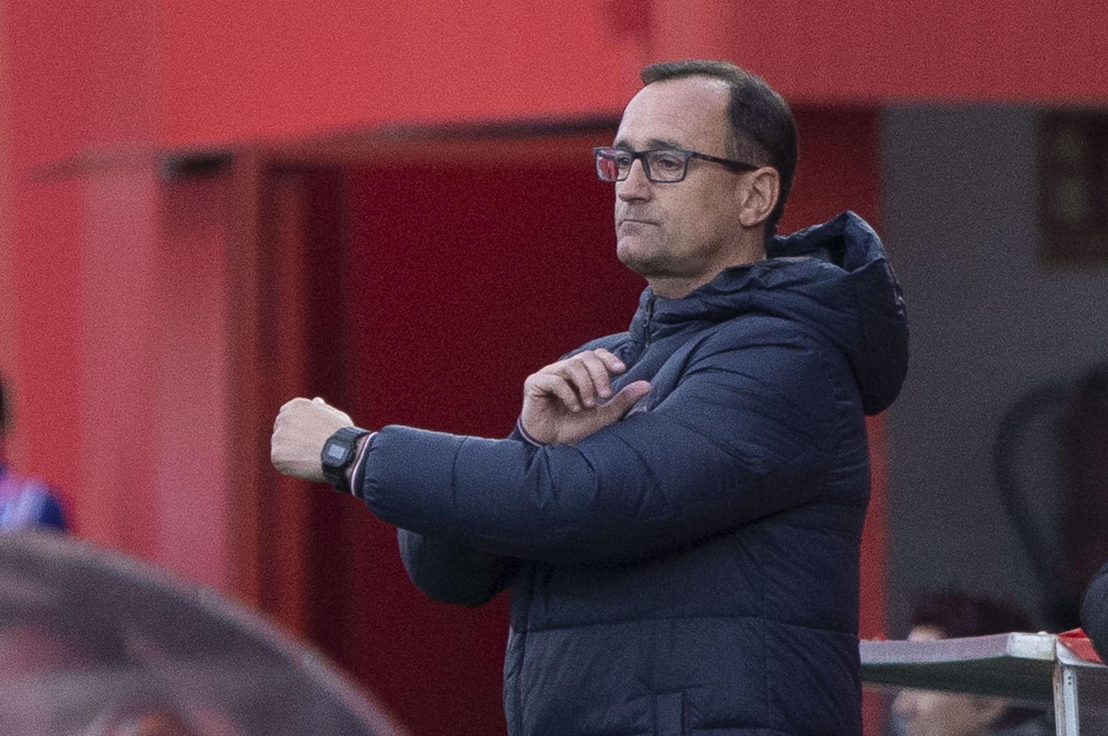 Joseba Etxeberría da instrucciones.