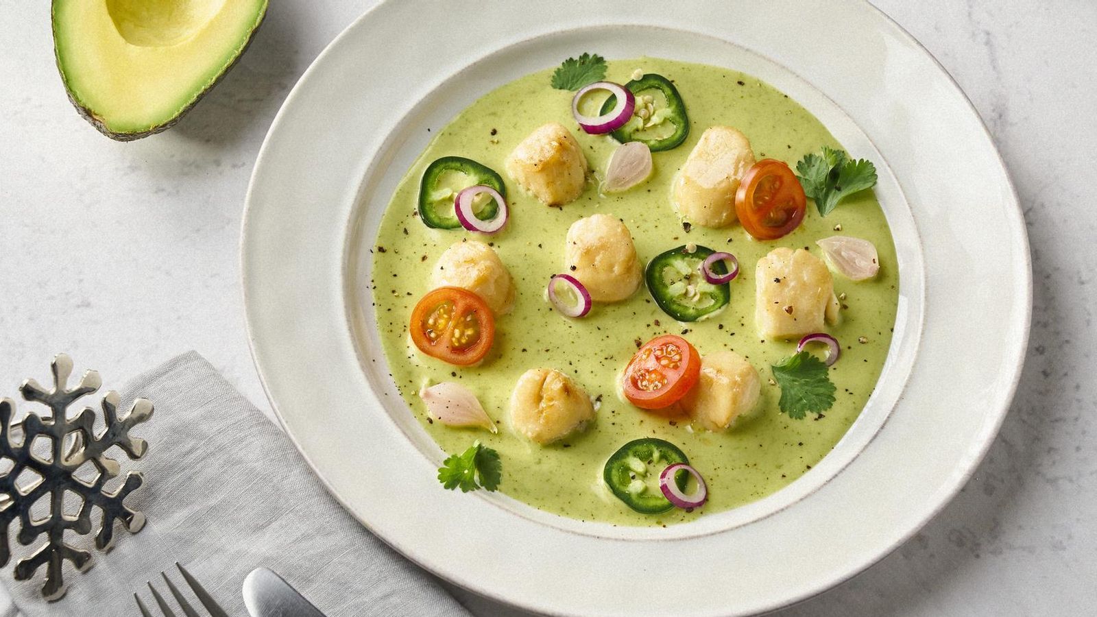 Vieiras con crema de aguacate