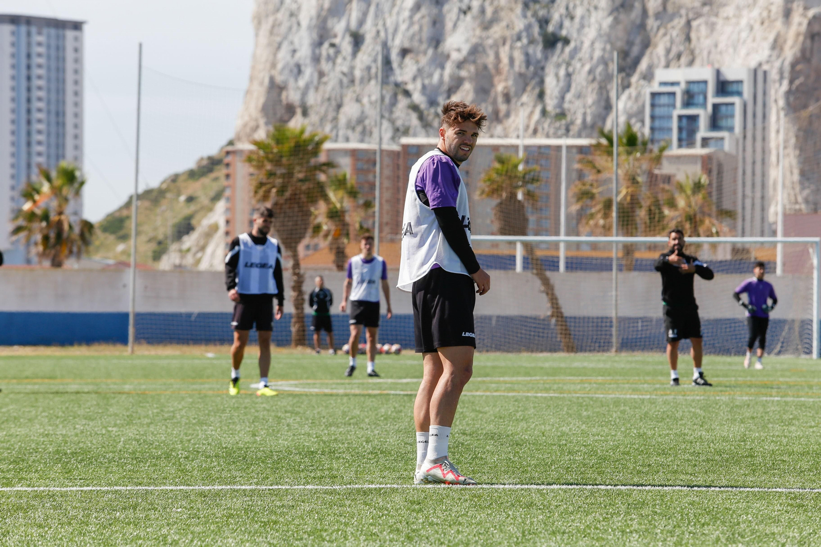 La Balona prepara sobre césped sintético el partido en Lebrija