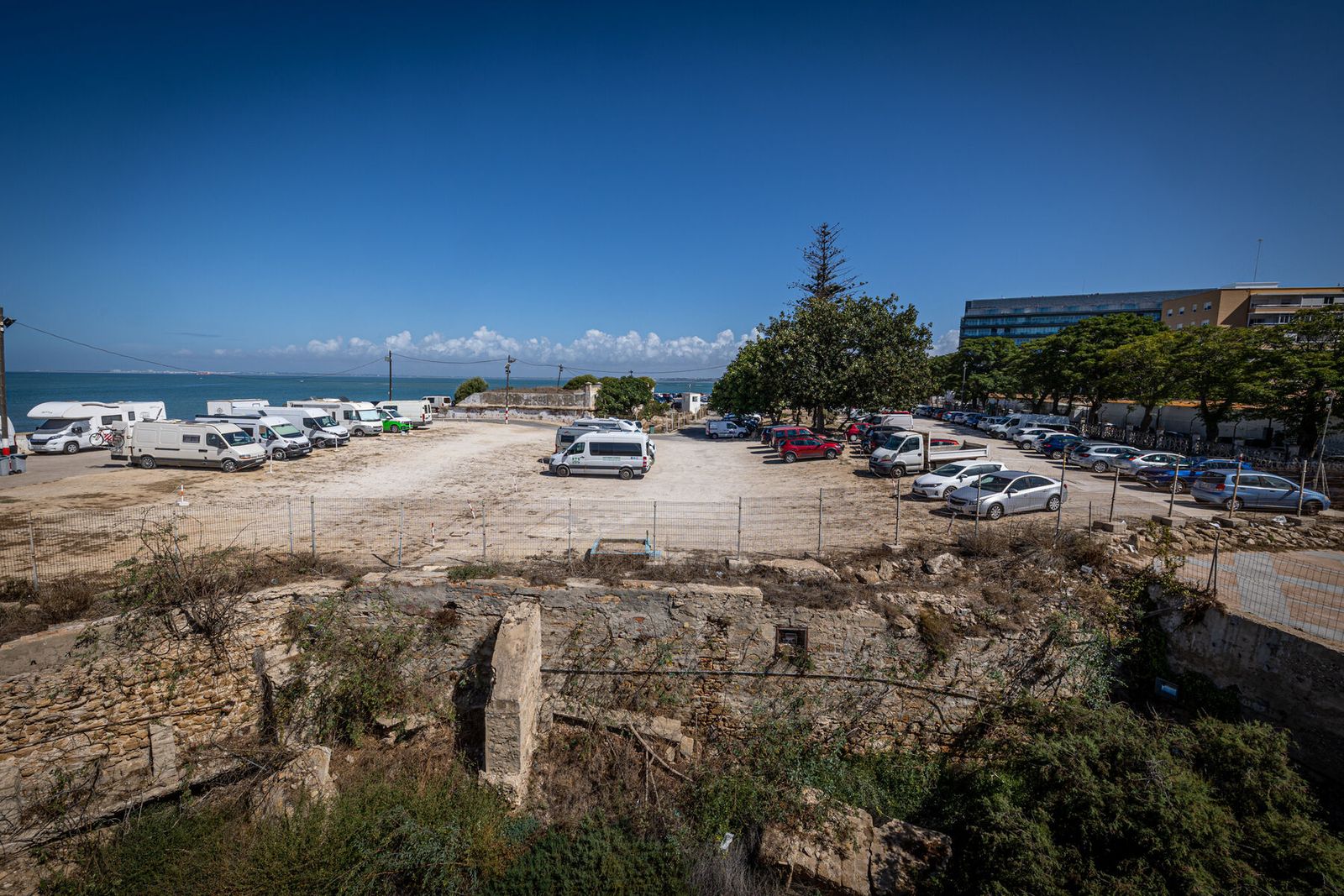 El estacionamiento en el antiguo Campo de las Balas.