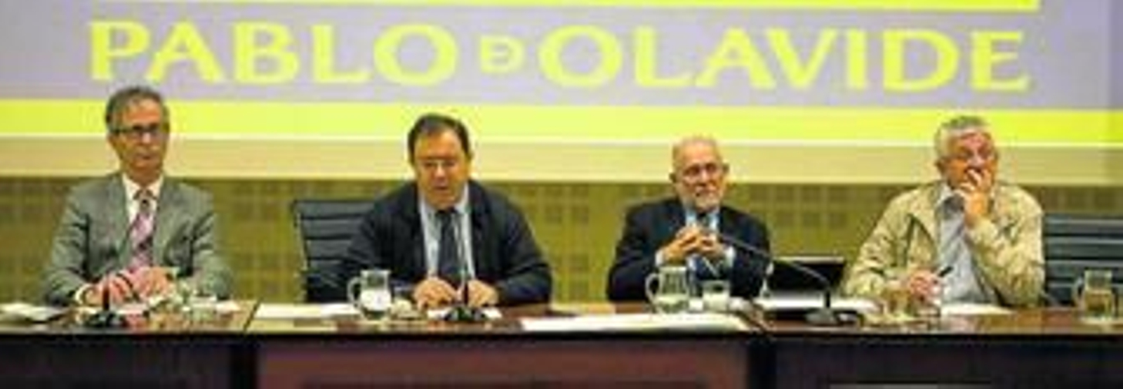 Un momento del claustro celebrado ayer en la Universidad Pablo de Olavide.