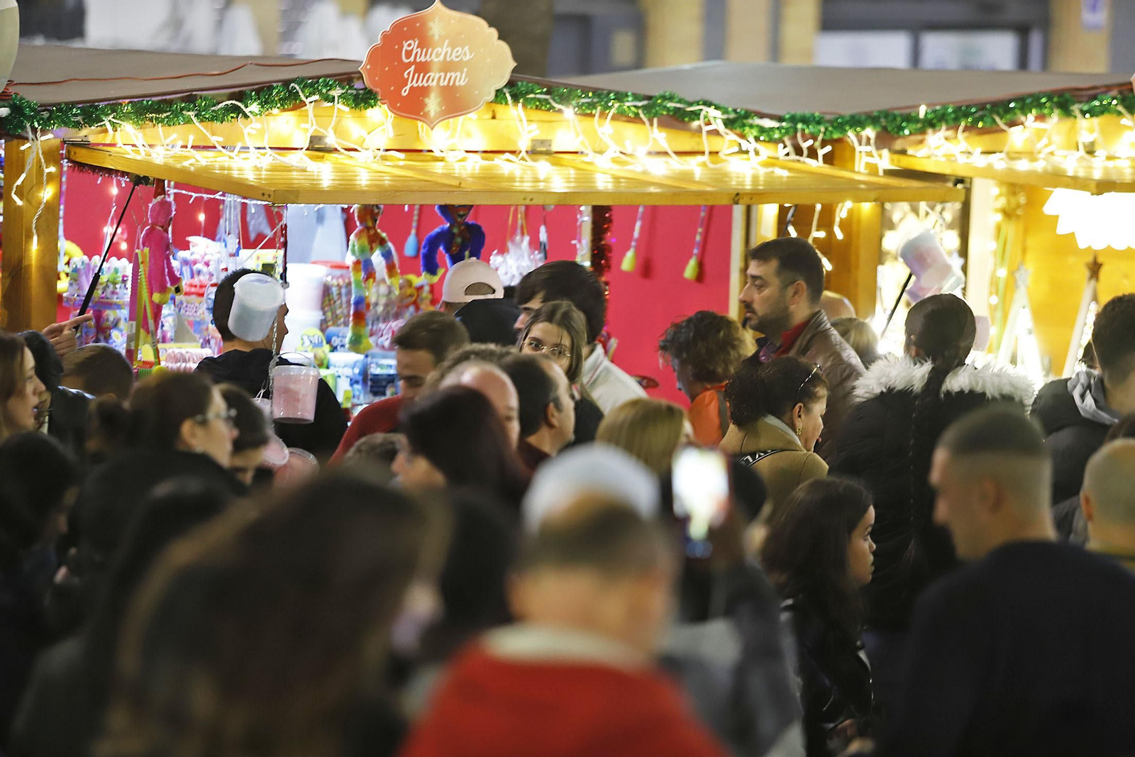 Imágenes del mercado navideño de la Plaza de las Monjas