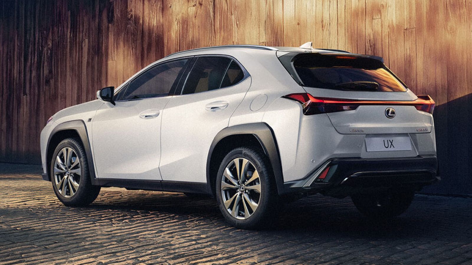 En el momento del lanzamiento de esta nueva gama, el recién lanzado F Sport Legend cuesta lo mismo que el nivel básico, el Urban.