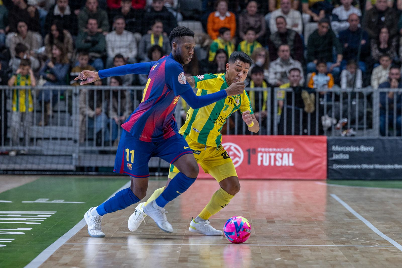 Las mejores imágenes del espectacular encuentro entre Jaén Paraíso Interior FS y Barça (3-3)