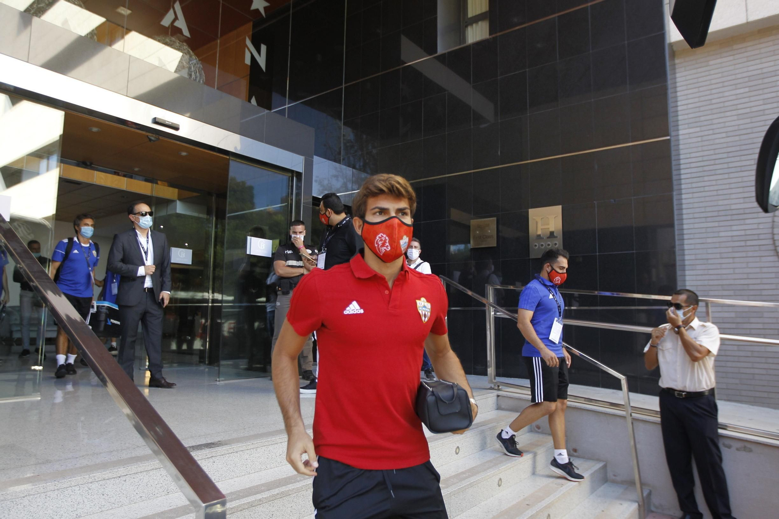 Fotogalería de la afición del Almería antes del partido ante el Girona
