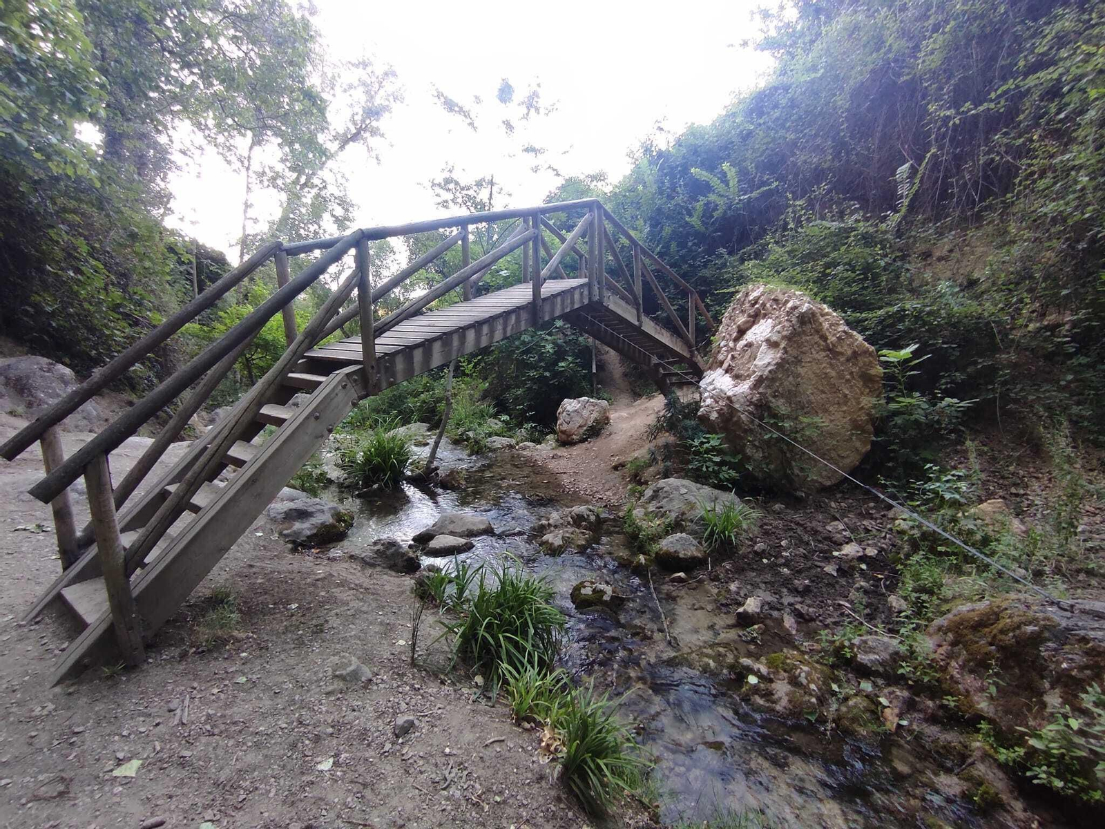 Si te gustan los puentes, esta es tu ruta, porque atravesarás media docena de ellos. Si te gustan los puentes, esta es tu ruta, porque atravesarás media docena de ellos.