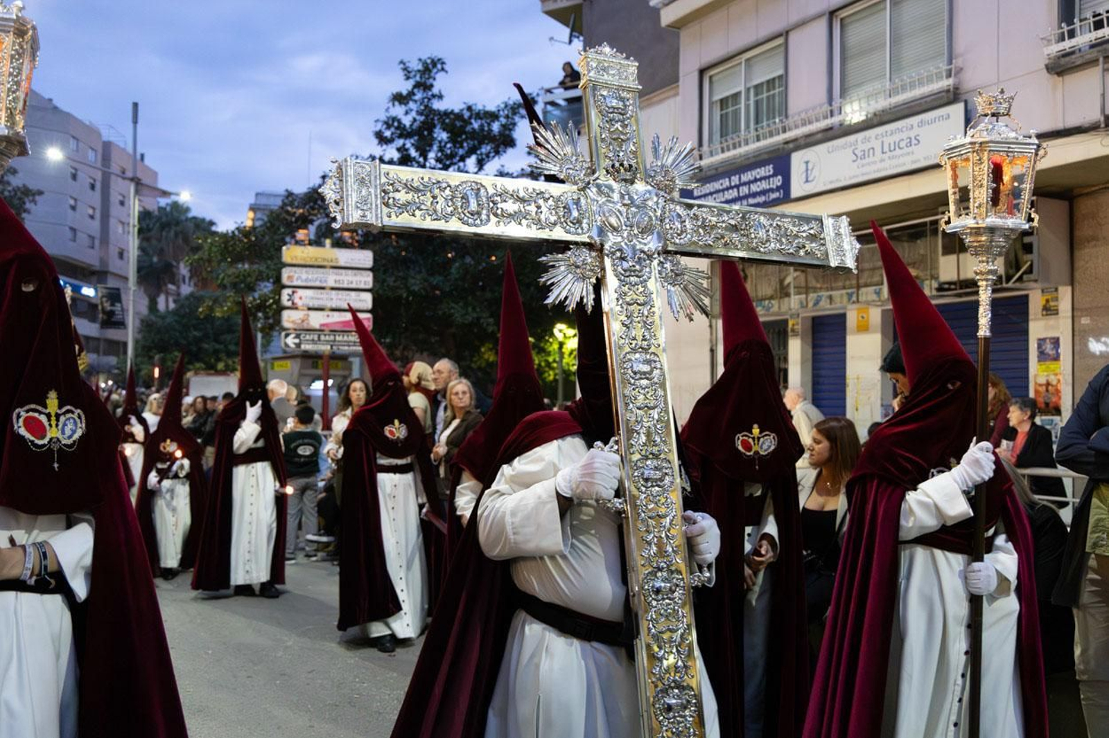 Los jiennenses arropan a las tres cofradías de la tarde en un Domingo de Ramos más caluroso de lo esperado (II)